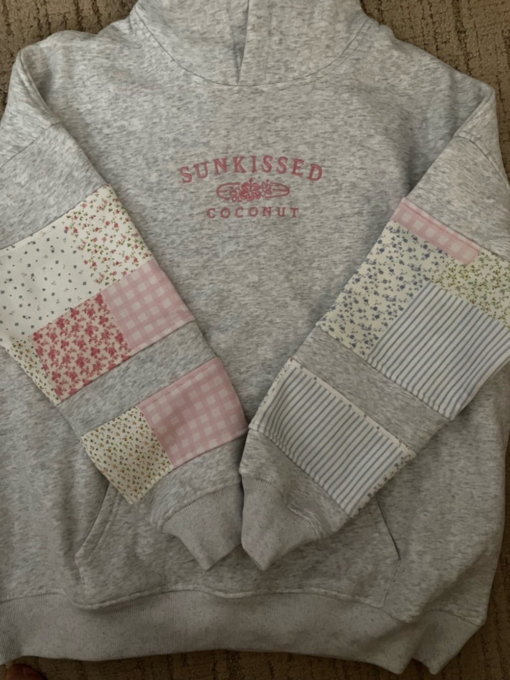 Sunkissed Coconut Women's Gray Pullover Hoodie with Patchwork Sleeves